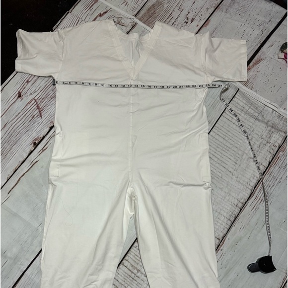 HOTSHOT TEE ONESIE Oversized Slouchy Fit Woman’s Jumpsuit in White Large NWT - Picture 5 of 14